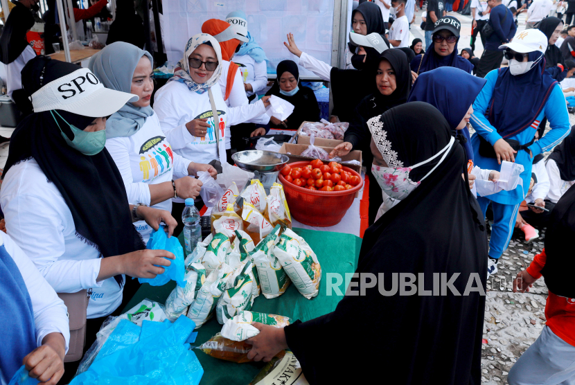 Lima ratus paket sembako di Bazar Murah Ramadhan yang digelar Polresta Cirebon, Jawa Barat, Jumat, terjual habis dalam waktu kurang dari satu jam./ilustrasi.