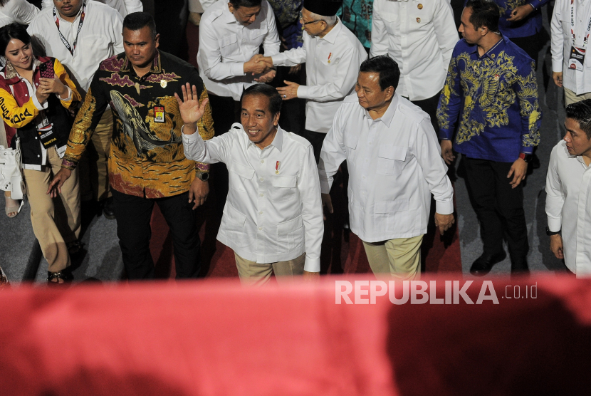 Presiden Joko Widodo (kiri) dan presiden terpilih Prabowo Subianto (kanan).