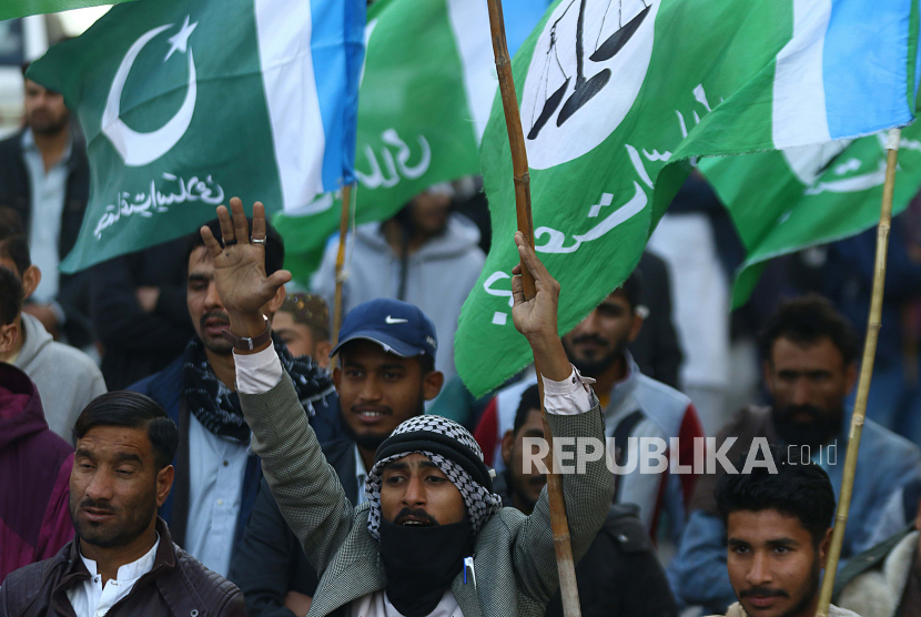Pemerintah Pakistan bergabung dengan negara-negara Islam lainnya mengutuk keras pembakaran Alquran di Denmark yang kembali dilakukan politisi sayap kanan Eropa Rasmus Paludan.