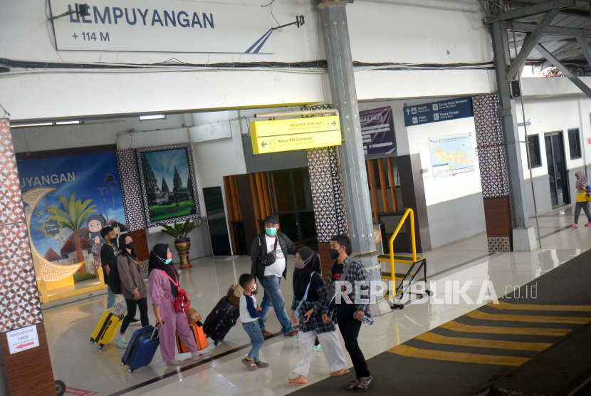 Pergerakan Arus Balik Penumpang Kereta Api Di Yogyakarta Republika Online 4597