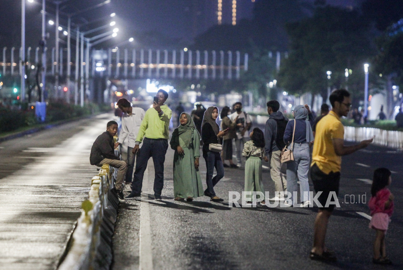 Warga menikmati suasana car free night di Jakarta (ilustrasi). Pemprov DKI dimbau memberi perhatian serius pada faktor keamanan dan trafik kendaraan saat car free night.