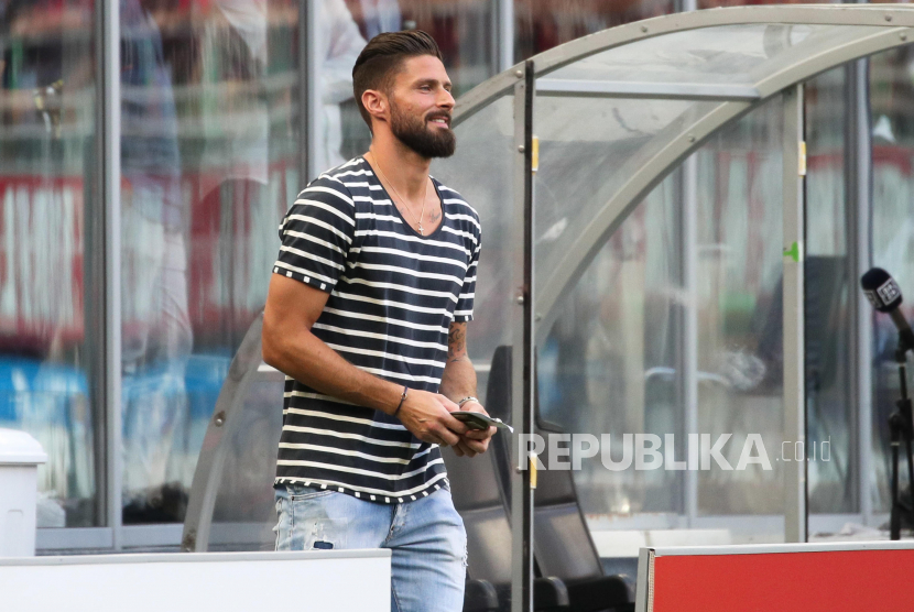  Penyerang AC Milan Oliver Giroud.