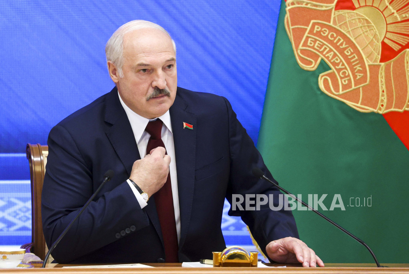 Presiden Belarusia Alexander Lukashenko. Belarusia mulai latihan perang skala besar secara tiba-tiba di tengah invasi Ukraina. Ilustrasi.