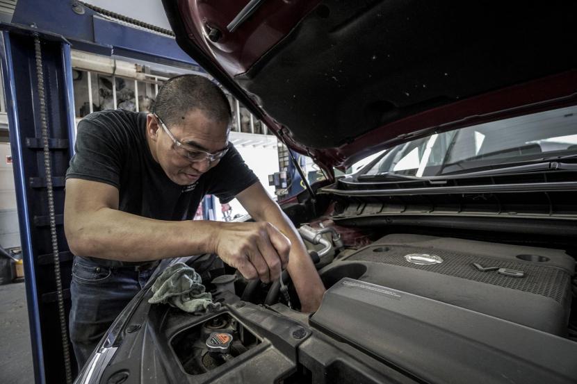 Berbahaya! Ini Akibat Mobil Telat Ganti Oli