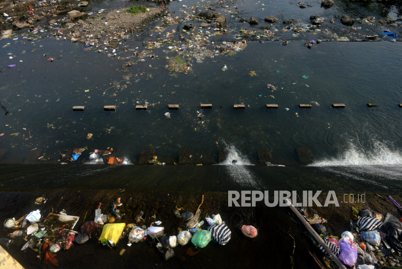 Sampah plastik tidak hanyut di Sungai Code, Gondomanan, Yogyakarta (ilustrasi). 