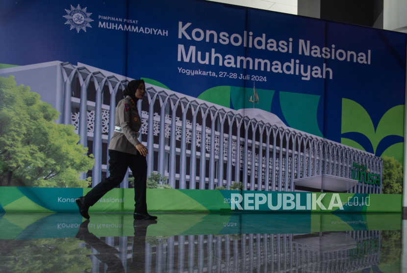 Keputusan Pimpinan Pusat (PP) Muhammadiyah menerima izin usaha tambang dari pemerintah menimbulkan pro dan kontra dari masyarakat.