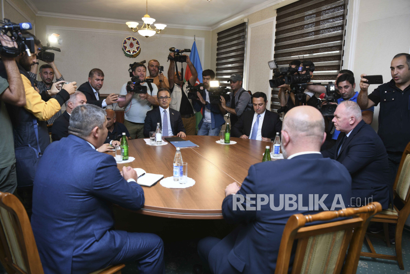 Menteri Luar Negeri Azerbaijan Jeyhun Bayramov, Rabu (27/9/2023), berbicara melalui telepon dengan Menteri Luar Negeri Rusia Sergey Lavrov mengenai proses normalisasi antara Azerbaijan dan Armenia 