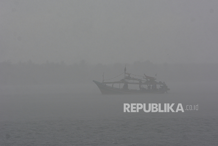 Perahu nelayan (ilustrasi). Badan Meteorologi, Klimatologi dan Geofisika mengeluarkan peringatan dini atas potensi terjadinya gelombang tinggi di sejumlah perairan di Indonesia sepanjang Jumat (5/11) ini. 