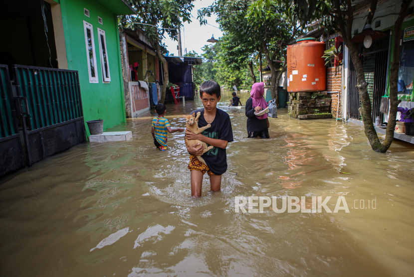 Luapan Sungai Cipayaeun menyebabkan banjir di Kampung Cogreg, Tigaraksa, Tangerang. Ilustrasi.