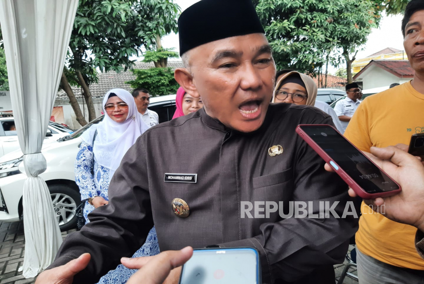 Wali Kota Depok, Mohammad Idris mengingatkan warganya agar mewaspadai modus penipuan yang marak terjadi akhir-akhir ini yang mengatasnamakan Pemerintah Kota (Pemkot) Depok, Jawa Barat, maupun dirinya.