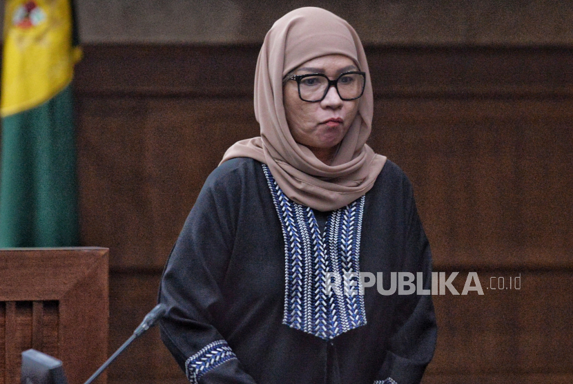 Mantan Direktur Utama Pertamina Karen Agustiawan menjalani sidang dakwaan di Pengadilan Tipikor, Jakarta, Senin (12/2/2024). 