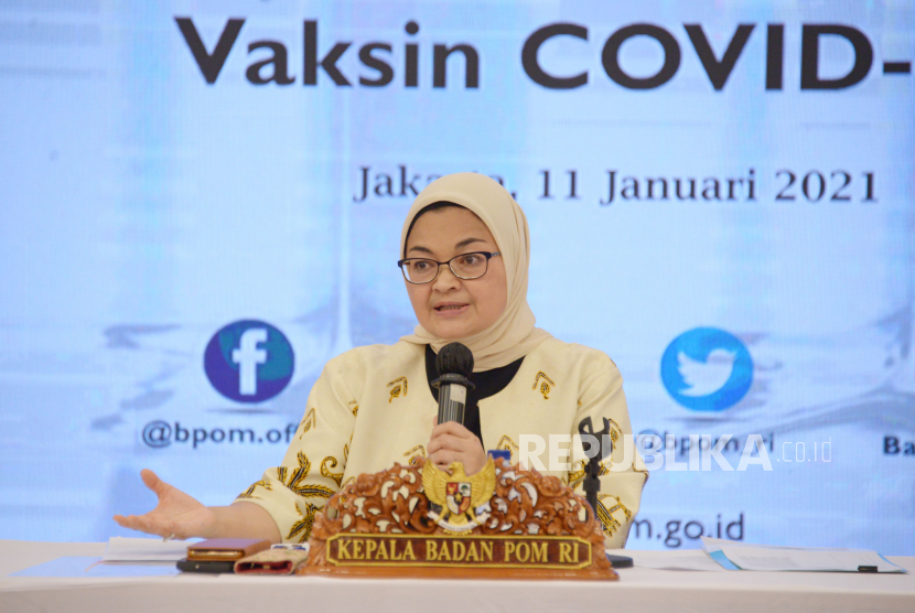 Kepala Badan POM Penny K Lukito memberikan keterangan penerbitan persetujuan penggunaan dalam kondisi darurat atau Emergency Use Authorization (EUA) untuk Vaksin Covid-19 di Kantor BPOM, Jakarta, Senin (11/1). 
