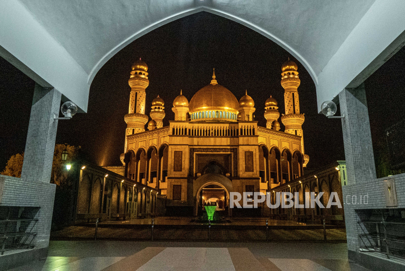 Suasana Masjid Jame Asr Hassanil Bolkiah di Kampong Kiarong of Bandar Seri Begawan, Brunei Darussalam, Rabu (16/8/2023). 