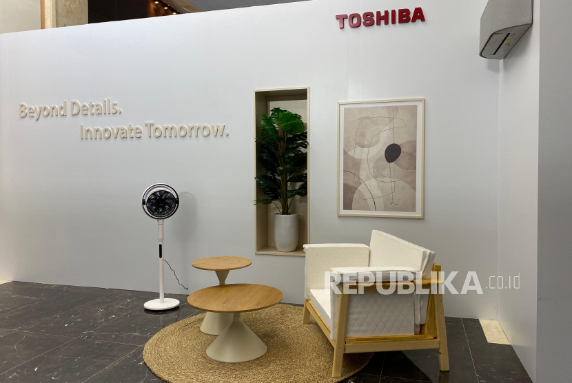  Produk peralatan rumah Toshiba Lifestyle yang diperkenalkan di Hanoi, Vietnam, Selasa (27/8/2024). Toshiba terus berupaya mengurangi emisi karbonnya.