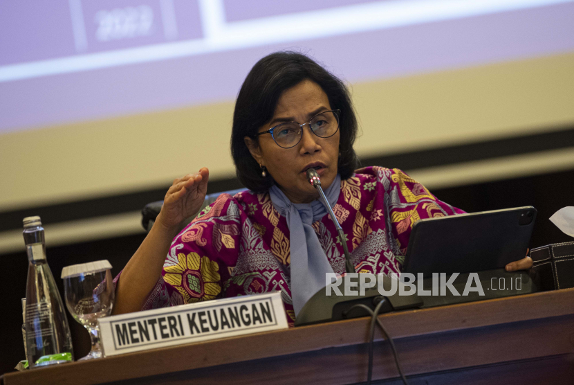 Menteri Keuangan Sri Mulyani menyampaikan keterangan pers APBN KITA di kantor Kemenkeu, Jakarta, Senin (23/5/2022). Pemerintah mengalokasikan anggaran belanja negara sebesar Rp 750,5 triliun pada April 2022. Pemerintah mengalokasikan anggaran belanja negara sebesar Rp 750,5 triliun pada April 2022. 