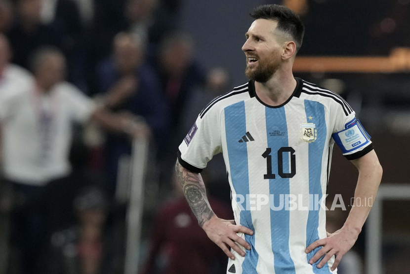 Lionel Messi dari Argentina bereaksi selama pertandingan sepak bola final Piala Dunia antara Argentina dan Prancis di Stadion Lusail di Lusail, Qatar, Ahad, 18 Desember 2022.