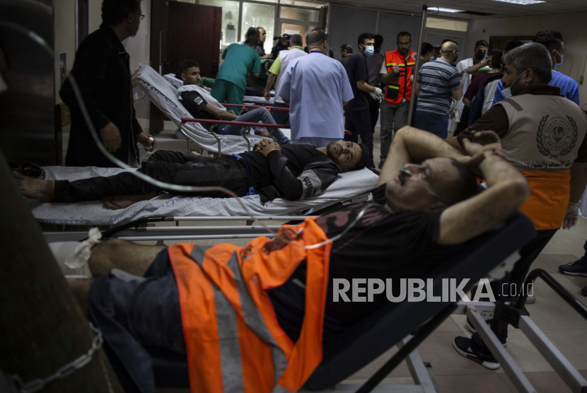  Warga Palestina menerima perawatan di Rumah Sakit di Palestina, (ilustrasi). Organisasi Kesehatan Dunia (WHO) menyerukan agar ratusan pasien yang membutuhkan perawatan medis di Jalur Gaza dievakuasi.