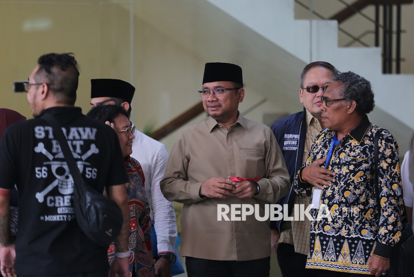 Mantan Menteri Agama Yaqut Cholil Qoumas usai memenuhi panggilan KPK di Gedung Merah Putih KPK, Jakarta, Kamis (7/8/2025). Yaqut Cholil Qoumas dimintai keterangan selama sekitar lima jam terkait penyelidikan kasus dugaan korupsi kuota haji khusus 2024.