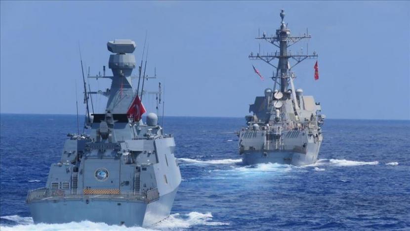 Kapal angkatan laut Turki dan AS melakukan latihan militer bersama di Laut Mediterania Timur, kata Kementerian Pertahanan Turki - Anadolu Agency