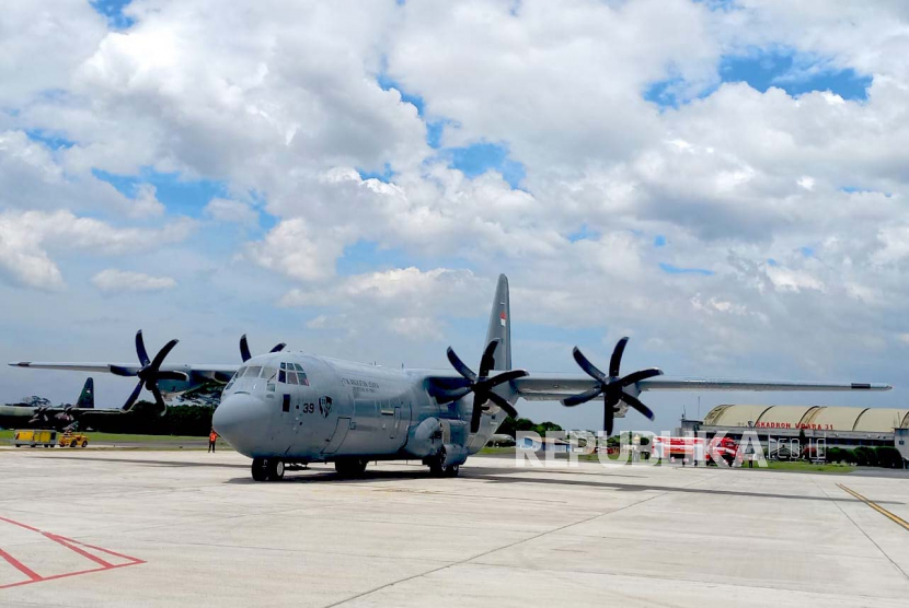 Pesawat C-130J Super Hercules yang didatangkan TNI Angkatan Udara resmi tiba di  Lanud Halim Perdanakusuma, Jakarta Timur, Senin (6/3/2023) pukul 13.04 WIB. 