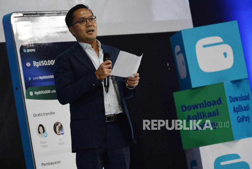 CEO PT GoTo Gojek Tokopedia Tbk Patrick Walujo saat peluncuran aplikasi GoPay di Jakarta, Rabu (26/7/2023). 