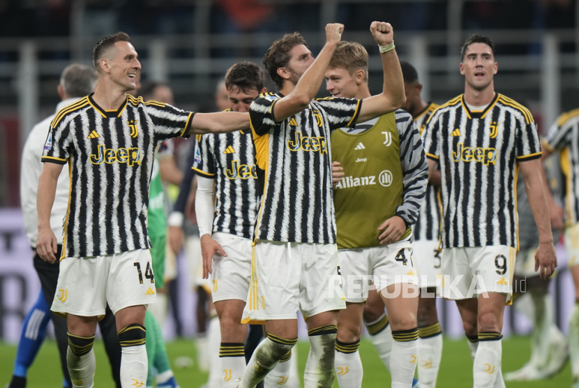 Para pemain Juventus saat merayakan kemenangan 1-0 atas AC Milan dalam laga lanjutan Serie A Liga Italia di San Siro, Milan, Senin (23/10/2023) dini hari WIB.