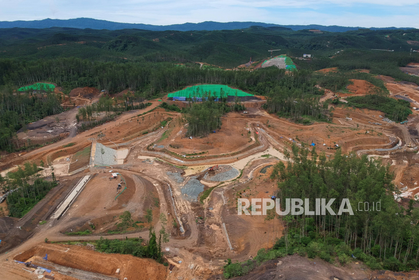 Suasana pembangunan di Kawasan Inti Pusat Pemerintahan (KIPP) Ibu Kota Negara (IKN) Nusantara, Penajam Paser Utara, Kalimantan Timur, (ilustrasi)