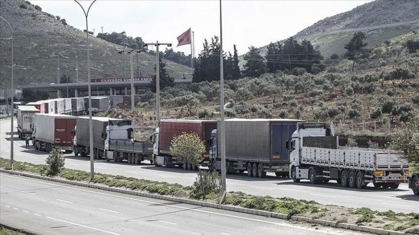Truk-truk yang mengangkut bantuan telah menyeberang ke Idlib melalui gerbang perbatasan Cilvegozu, selatan Turki - Anadolu Agency