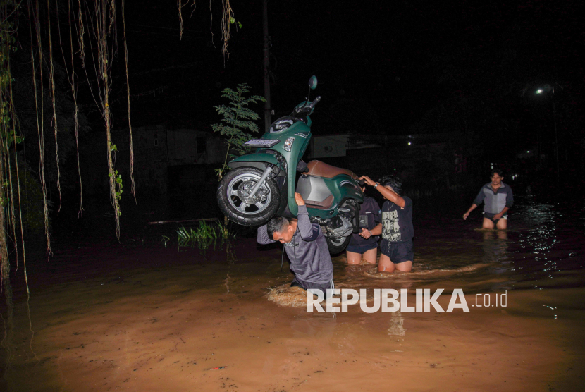 Ketinggian Banjir Lumajang Capai 1,5 Meter, Ribuan Warga Mengungsi