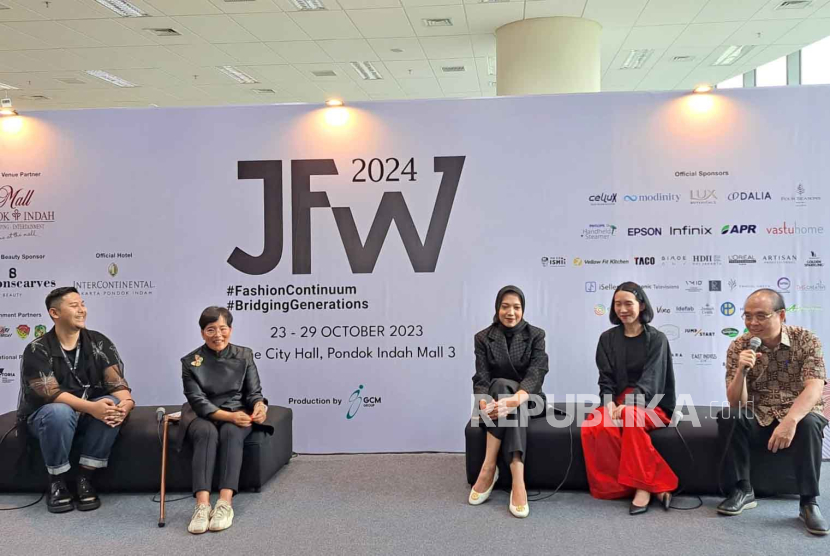 Konferensi pers pembukaan Jakarta Fashion Week 2023 di Pondok Indah Mall 3, Jakarta, Senin (23/10/2023). 