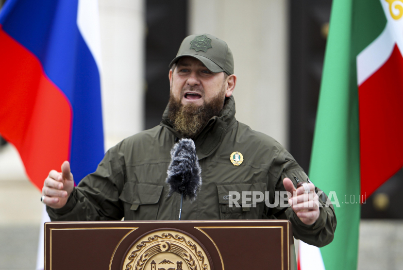 Pemimpin regional Chechnya Ramzan Kadyrov. Memurut Kadyrov, Rusia perlu mempertimbangkan penggunaan senjata nuklir berkekuatan rendah dalam perang dengan Ukraina.