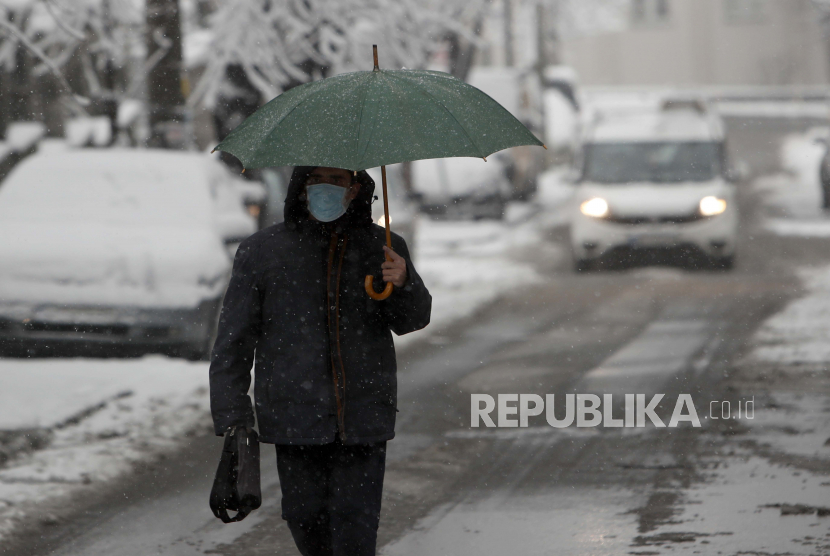  Hujan salju lebat telah mengubur kota Moskow dalam tumpukan salju yang sangat besar.