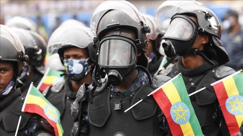 Pasukan Pertahanan Ethiopia dan polisi menyelamatkan 1.000 perwira militer, termasuk seorang jenderal, dalam operasi gabungan di wilayah Tigray paling utara negara itu.