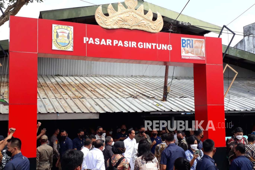 Pemerintah Pusat akan merevitalisasi Pasar Pasir Gintung Kota Bandar Lampung pada tahun ini, setelah Presiden Jokowi meninjau pada 3 September 2022. 