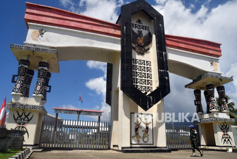 Pintu gerbang Pos Lintas Batas Negara (PLBN) Skouw, Distrik Muara Tami, Kota Jayapura, Provinsi Papua, Selasa (23/8/2022). 