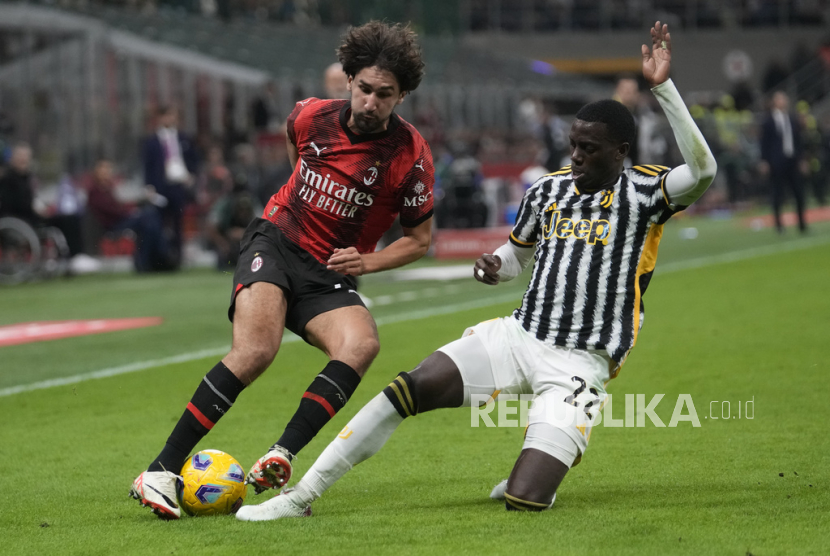 Yacine Adli dari AC Milan saat pertandingan sepak bola Serie A antara AC Milan dan Juventus di Serie A Liga Italia (ilustrasi).
