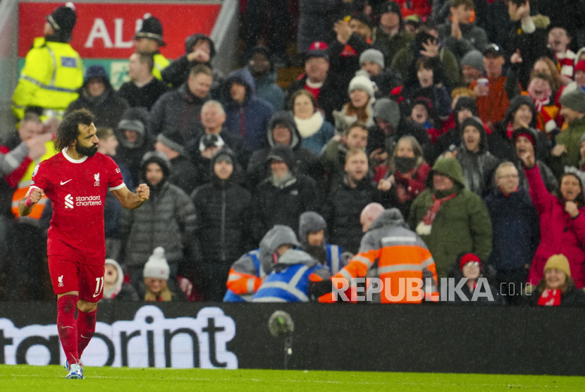 Mohamed Salah terus menuliskan catatan positif bersama Liverpool. Teranyar ia membantu the Reds menggulung Newcastle United, 4-2, Selasa (2/1/2024). 