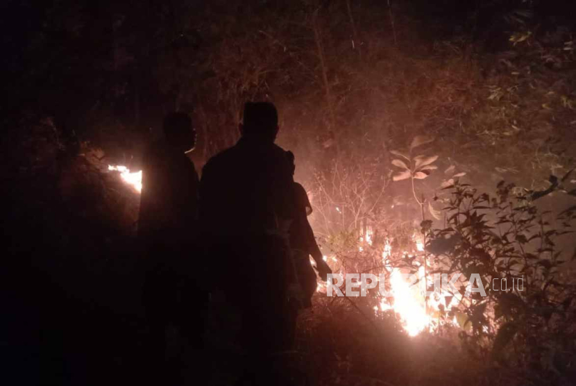 Tim gabungan berhasil memadamkan kebakaran lahan di lereng Gunung Jayanti, Sukabumi, Jawa Barat