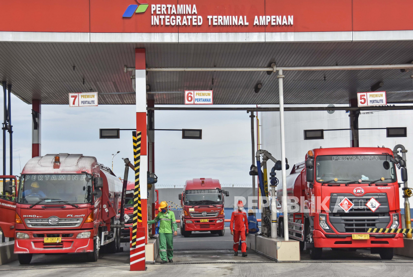 Terminal BBM Pertamina (ilustrasi). PT Pertamina (Persero) menjamin rantai pasokan bahan bakar minyak (BBM) ke sejumlah daerah di Provinsi Papua Barat normal.