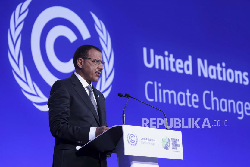 Presiden Niger Mohamed Bazoum berbicara pada pembukaan Konferensi Perubahan Iklim PBB COP26 di Glasgow, Skotlandia, 1 November 2021.