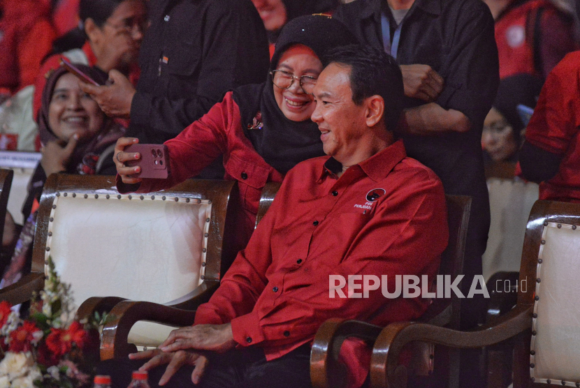Politisi PDIP Basuki Tjahaja Purnama menghadiri Penutupan Rapat Kerja Nasional (Rakernas) Ke-V PDIP di Beach City International Stadium Ancol, Jakarta, Ahad (26/5/2024). Rakernas V PDIP menghasilkan 17 poin rekomendasi eksternal, Salah satu poin rekomendasi yakni meminta kesediaan Megawati Soekarnoputri kembali menjadi Ketum partai periode 2025-2030. Selain itu Rakernas V PDIP menilai bahwa Pemilu 2024 merupakan pemilu yang paling buruk dalam sejarah demokrasi Indonesia.