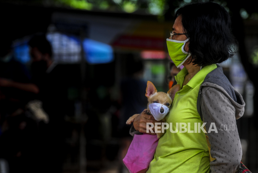 Suku Dinas Ketahanan Pangan, Kelautan dan Pertanian (KPKP) Jakarta Pusat (Jakpus) telah menyuntikan vaksin anti rabies terhadap 5.087 hewan secara gratis. Kendati sempat terhenti karena pandemi Covid-19, program ini diklaim telah melampaui target. 