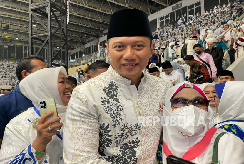 Ketua Umum Partai Demokrat, Agus Harimurti Yudhoyono saat menghadiri Milad ke-42 tahun BKMT di Istora Senayan, Jakarta, Selasa (21/2/2023).