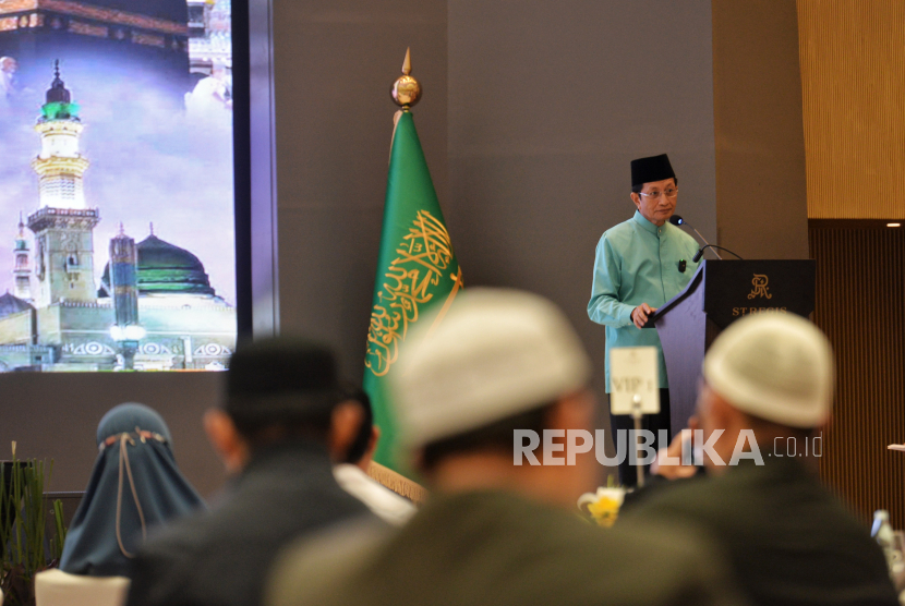 Imam Besar Masjid Istiqlal Nasaruddin Umar menyampaikan sambutan saat kegiatan pelepasan tamu jamaah haji undangan Raja Salman di Jakarta, Rabu (21/6/2023). 