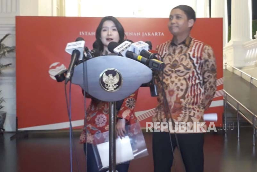 Wakil Ketua Dewan Pembina PSI Grace Natalie dan Sekretaris Dewan Pembina PSI Raja Juli Antoni usai menemui Presiden Jokowi di Istana Kepresidenan, Jakarta Pusat, Senin (4/9/2023). 