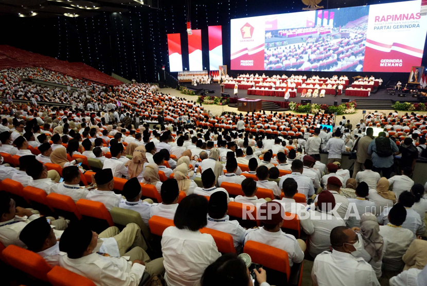 Sejumlah kader menghadiri pembukaan Rapimnas partai Gerindra di Sentul International Convention Center (SICC) Kabupaten Bogor, Jawa Barat, Jumat (12/8/2022). Sekjen Ahmad Muzani sebut sosok cawapres menunggu PKB menghadiri Rapimnas Gerindra.