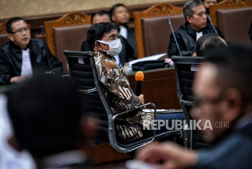 Terdakwa mantan Menteri Komunikasi dan Informatika (Menkominfo) Johnny G Plate mengikuti sidang perdana di Pengadilan Negeri Tipikor Jakarta Pusat, Selasa (27/6/2023).