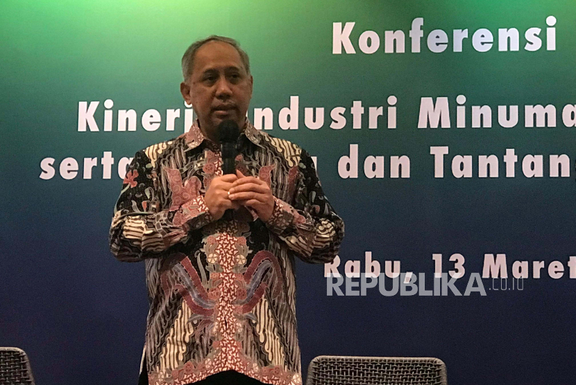 Ketua Umum Asosiasi Industri Minuman Ringan (Asrim) Triyono Prijosoesilo saat ditemui dalam sesi doorstop di Hotel Mercure, Jakarta, Rabu (13/3/2024). 