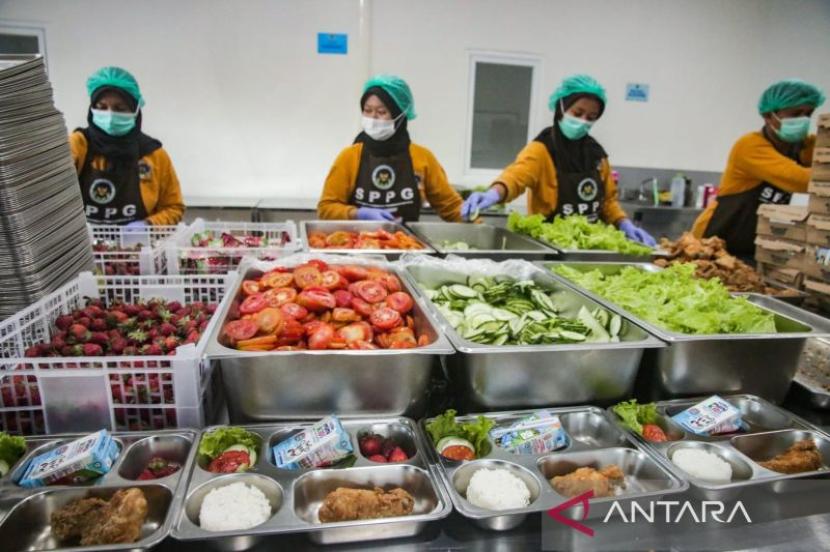 326 Dapur Program Makanan Gratis Dapat Sertifikasi Kesehatan