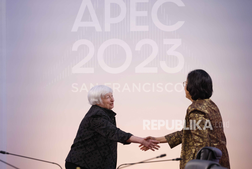 Menkeu AS Janet Yellen dan Menkeu RI Sri Mulyani Indrawati di Forum APEC di San Francisco, California, USA, 12 November 2023.  